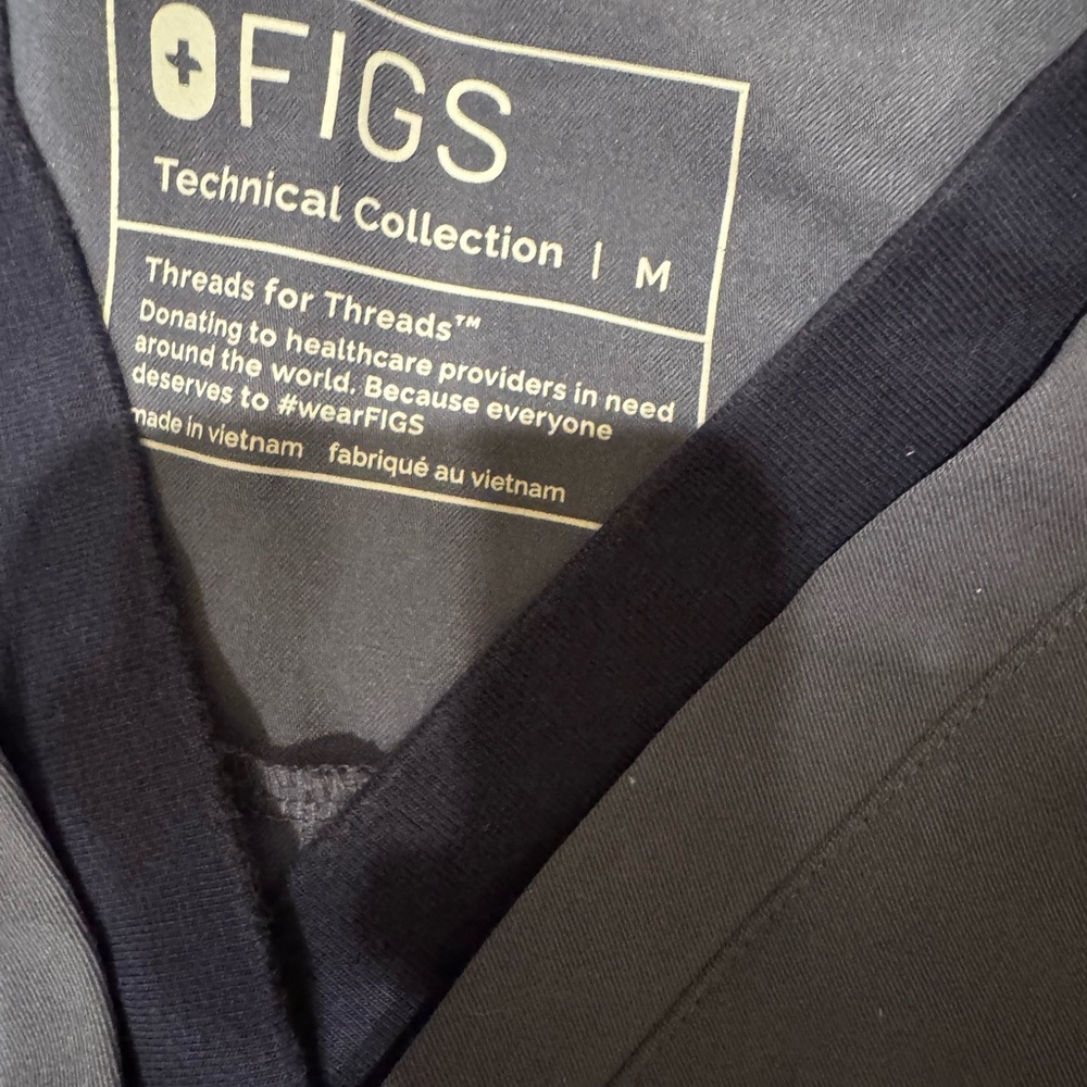 Figs Women's Scrubs Deep Blue Joggers with matching top. - Picture 2 of 2
